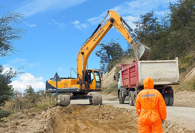 Comenzaron con los trabajos de pavimentación de la «Cabecera del Lago Fagnano»