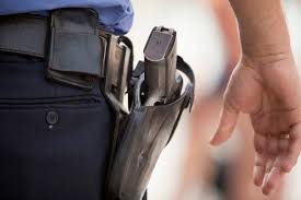 Robaron un arma policial y circula en el mercado negro de Río Grande