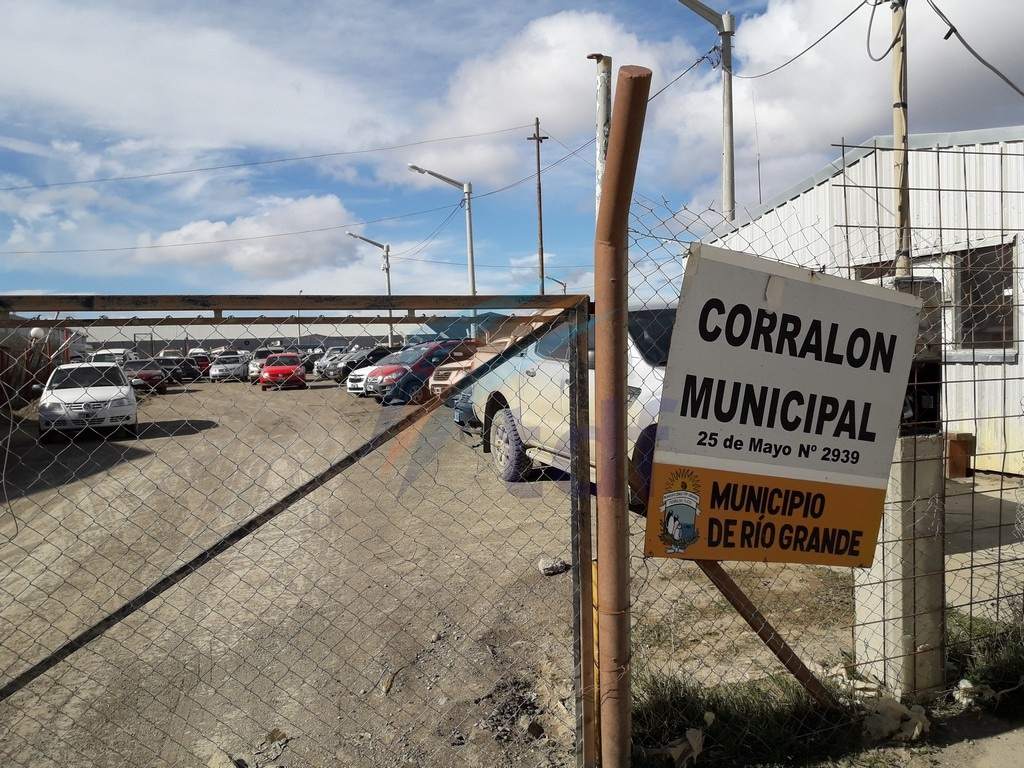 Dos vehículos secuestrados por accidentes con conductores alcoholizados en la madrugada