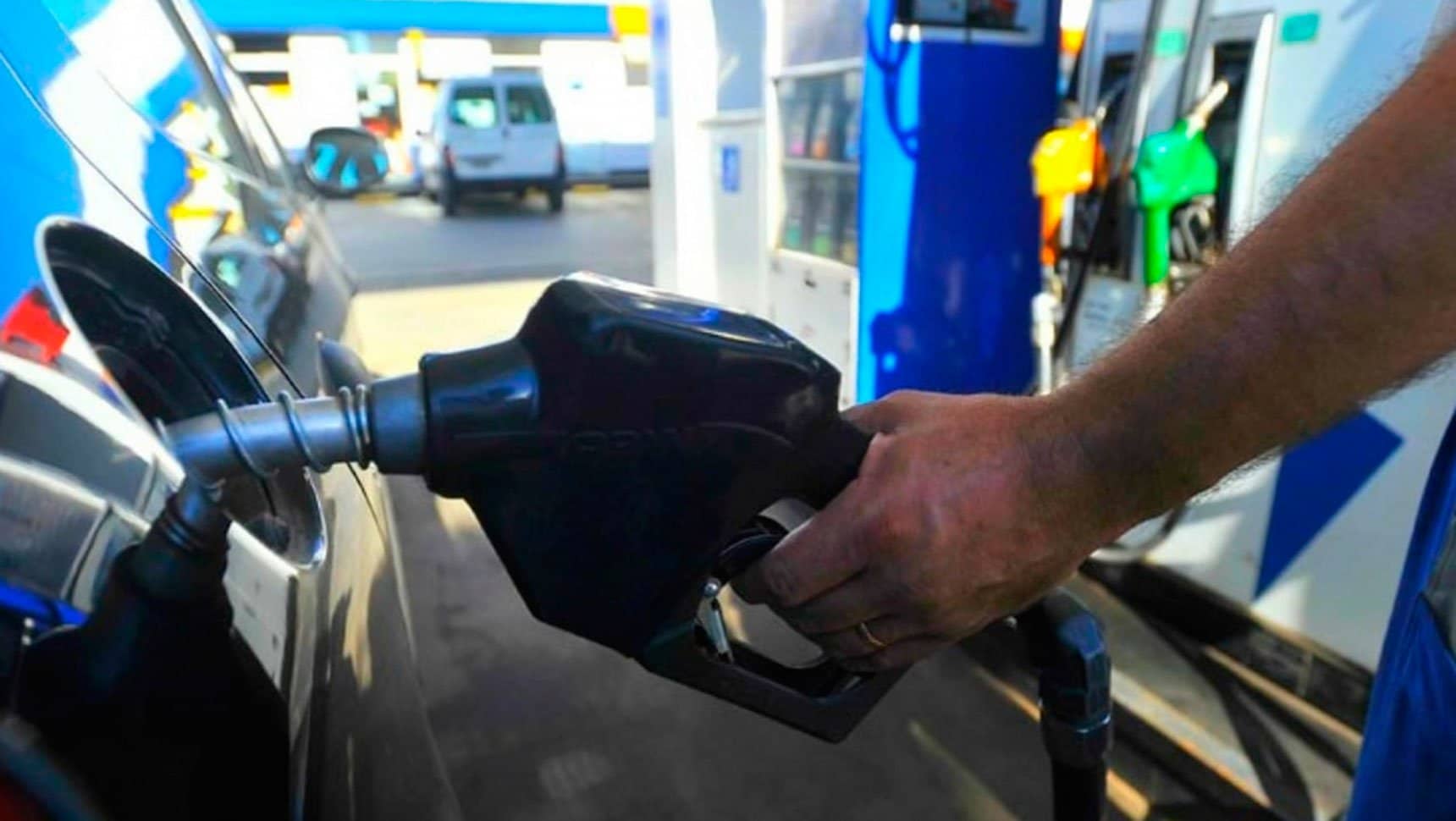 Nueva suba de los combustibles: naftas aumentan cerca de 8%