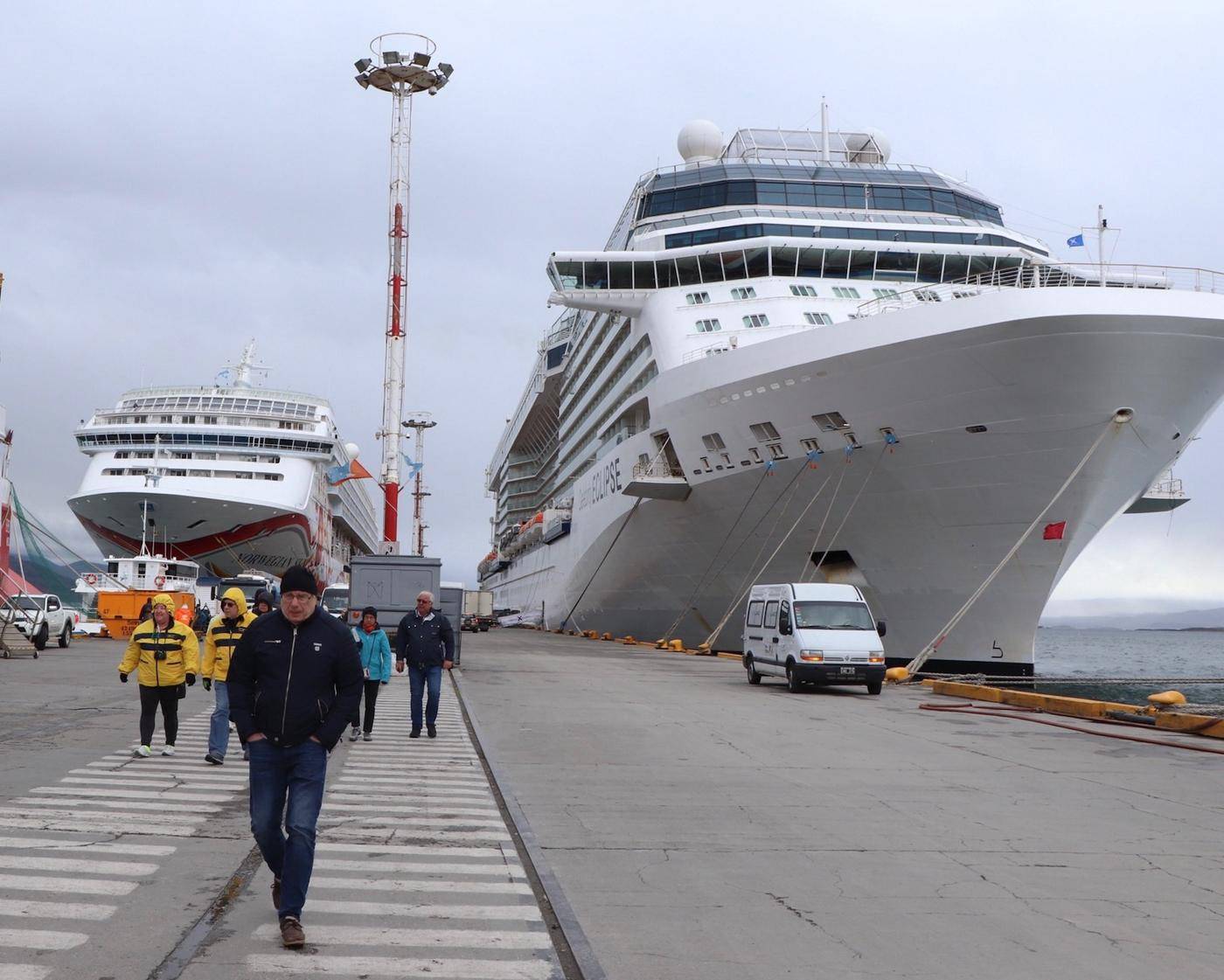 Ushuaia recibió 420 vuelos y 121 cruceros durante el mes de enero