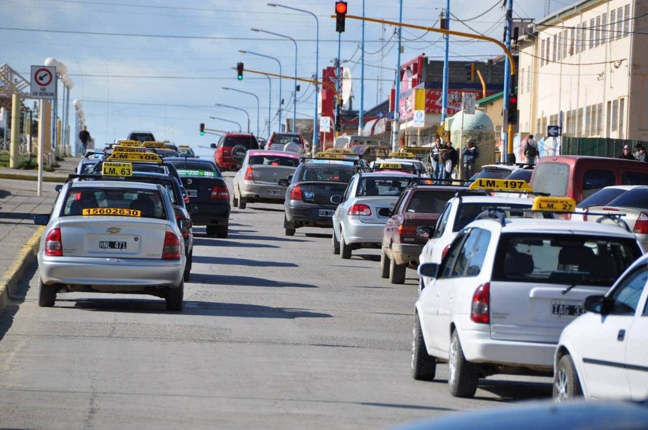 Taxistas piden aumento de tarifa y podría haber un paro del servicio
