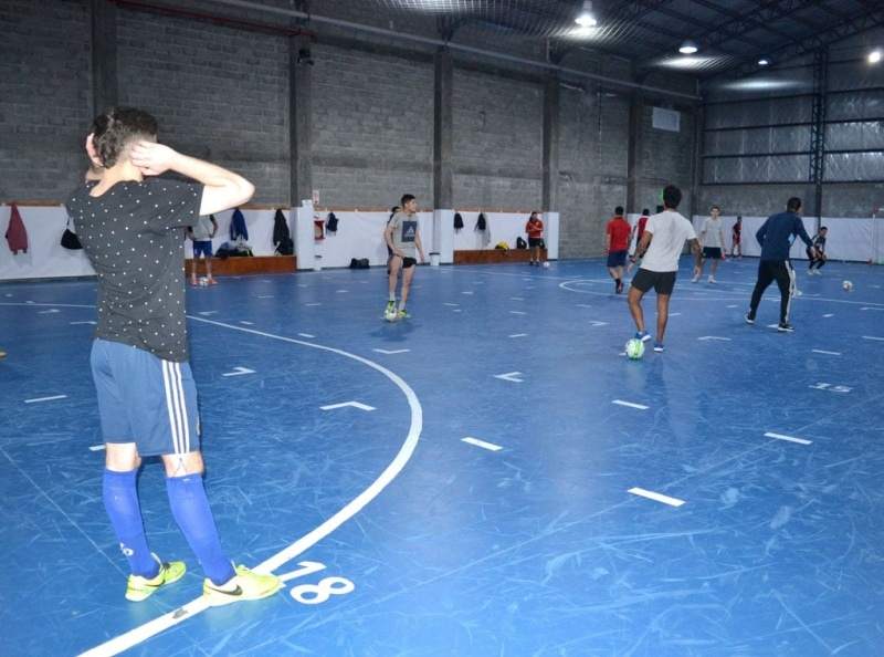 Proponen habilitar la vuelta de las canchas de futsal