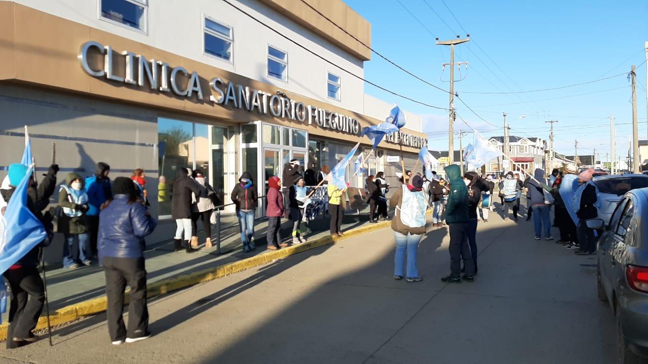 Trabajadores del Sanatorio Fueguino denuncian: persecución, retención de aportes y falta de pago de aguinaldo