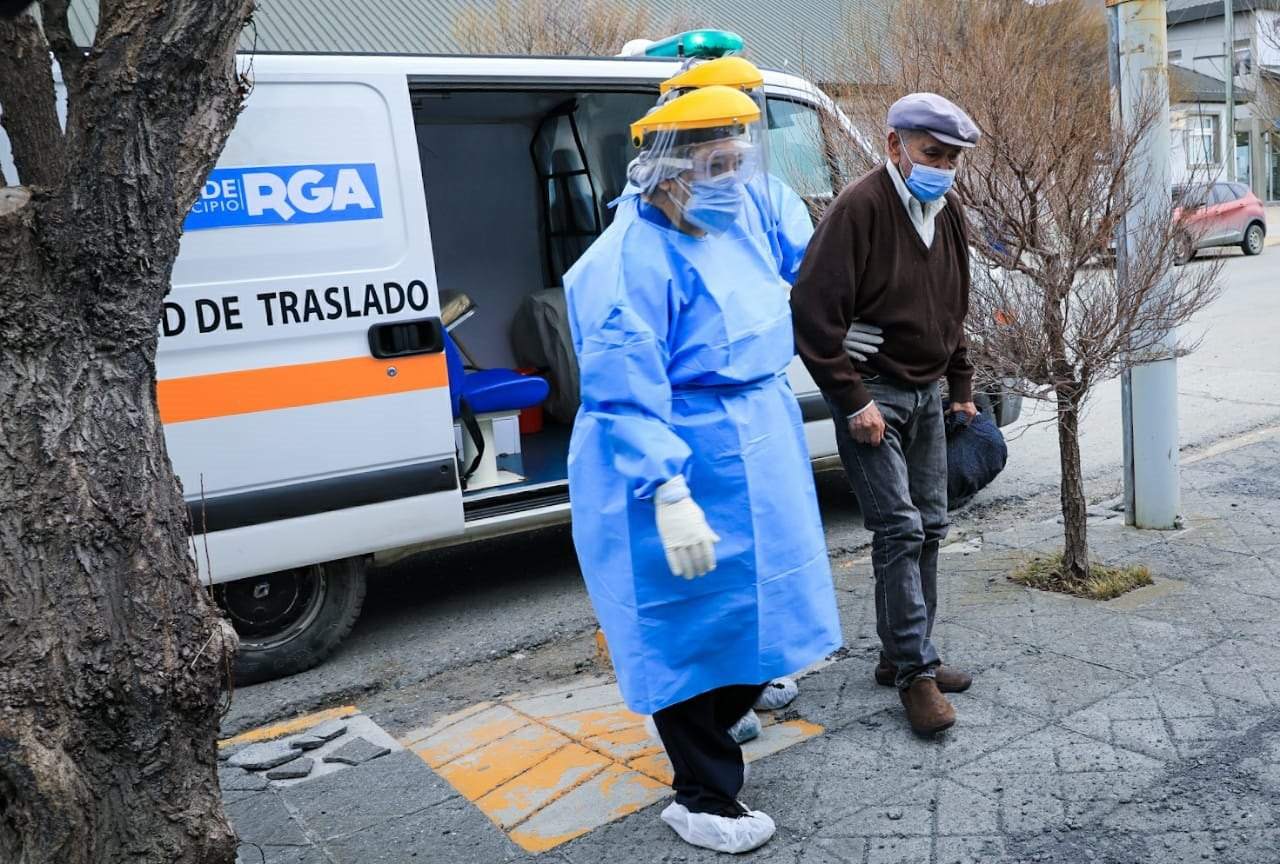 Seis adultos mayores del asilo San Vicente de Paul recibieron el alta en el Centro Municipal para pacientes covid