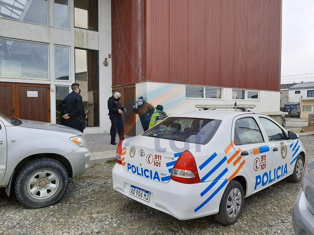 Detienen a una mujer por atacar el edificio del IPV en medio de un reclamo