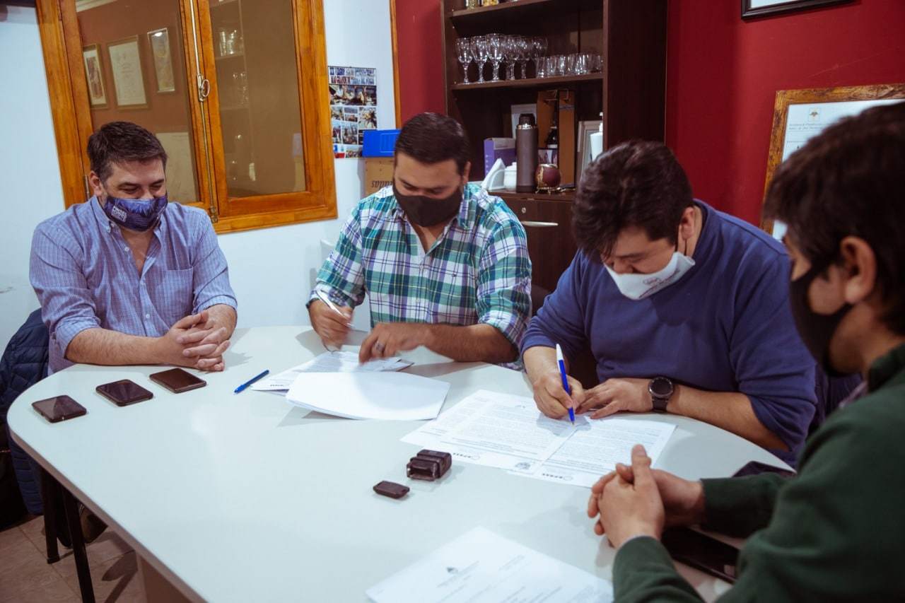 Acuerdan trabajo conjunto para el control del uso racional del agua potable en Tolhuin