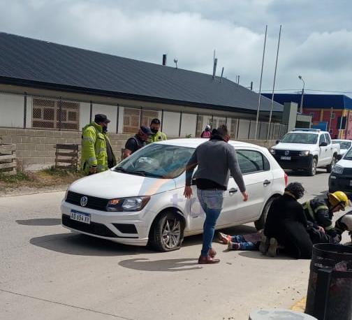 Conductor hospitalizado tras chocar contra una columna de cemento