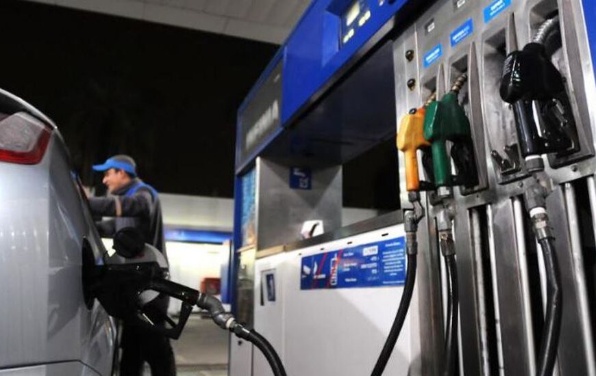 YPF confirmó que baja 4% el precio de los combustibles a partir del 1 de mayo