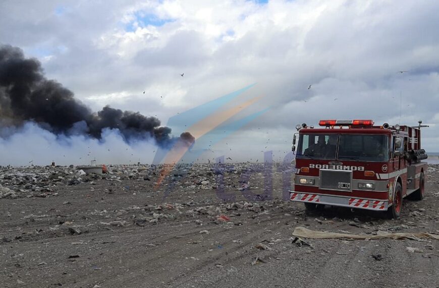 Nuevo incendio en el relleno sanitario en la zona de estancia Violeta, al norte de Río Grande