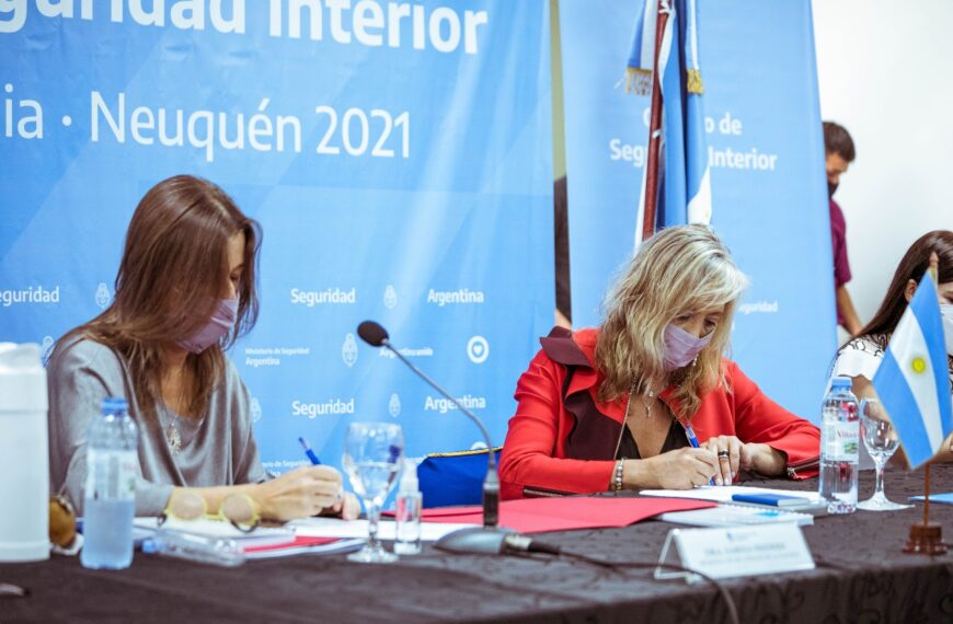 En el Primer Consejo de Seguridad Interior para la Patagonia, Tierra del Fuego firmó con Nación para implementar las líneas 144 y 911