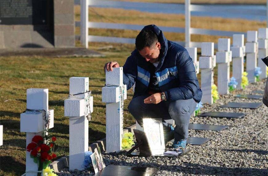 Firmarán acuerdos para identificar los restos de soldados caídos en Malvinas