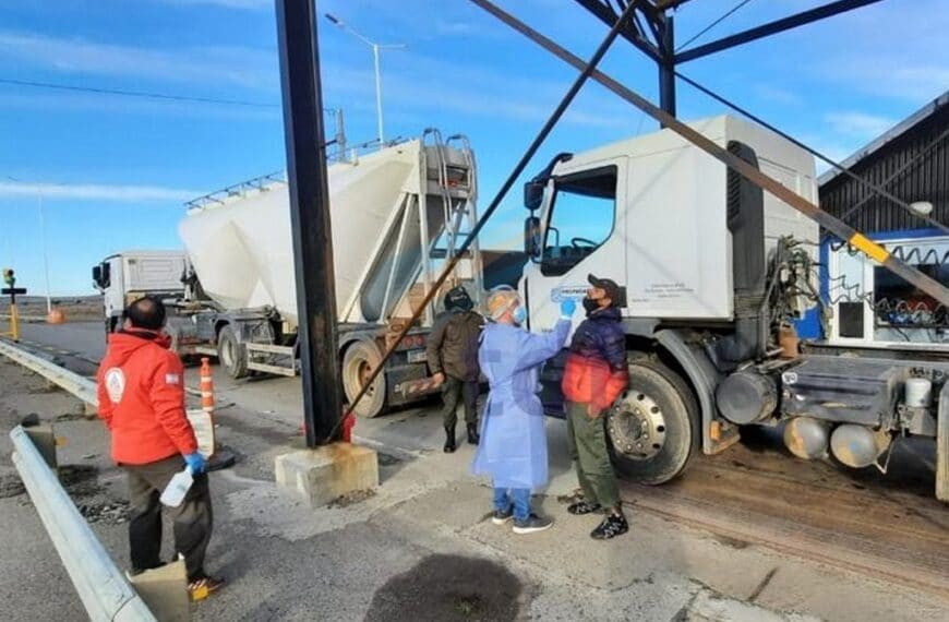 Realizan hisopados en ruta 3 a los primeros camioneros que llegan luego del bloqueo en Chile