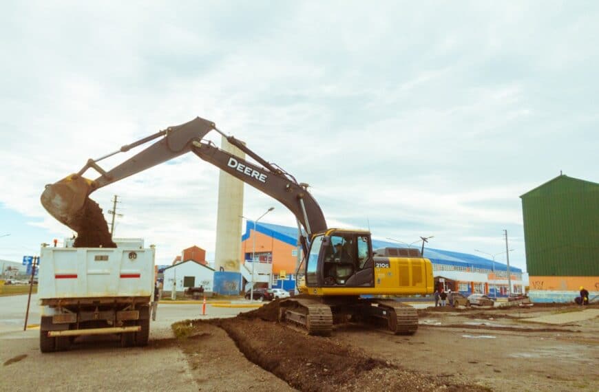 Obras Públicas inició la construcción de un estacionamiento en la esquina de San Martín y Prefectura de chacra II