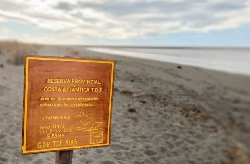 La Secretaría de Ambiente colocó cartelería indicativa de sitios sensibles en la Reserva Costa Atlántica de la provincia