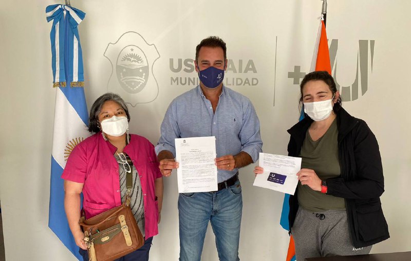 La Municipalidad entregó tarjetas +U a personal que realizó la campaña nacional de vacunación