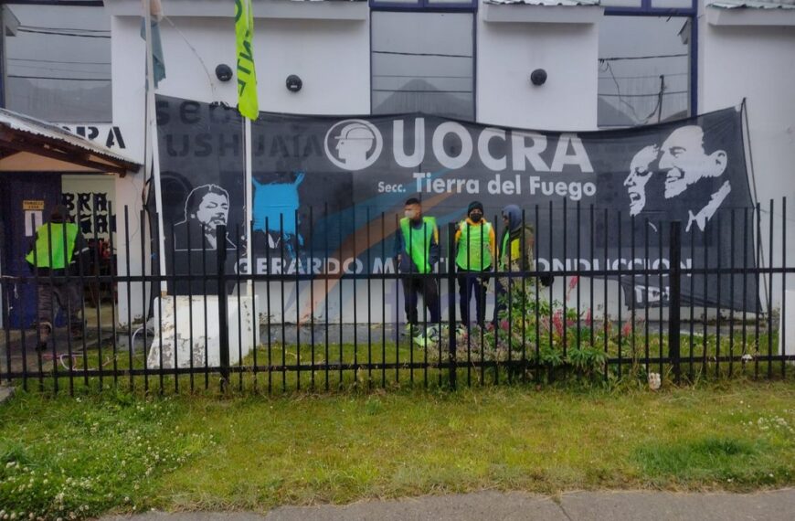 Trabajadores de UOCRA toman la sede en Ushuaia a un día de las elecciones