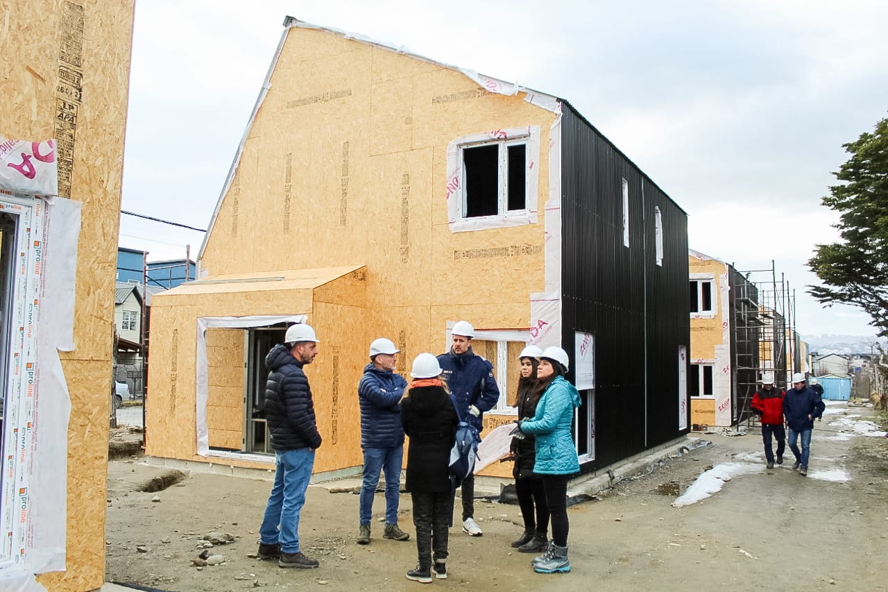 El IPVyH avanza con la construcción de 16 viviendas autosustentables en Ushuaia dentro del Proyecto Nacional GEF