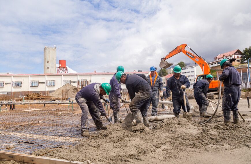 Obras Públicas firmó el contrato para iniciar la construcción de la nueva área de neonatología del Hospital de Ushuaia