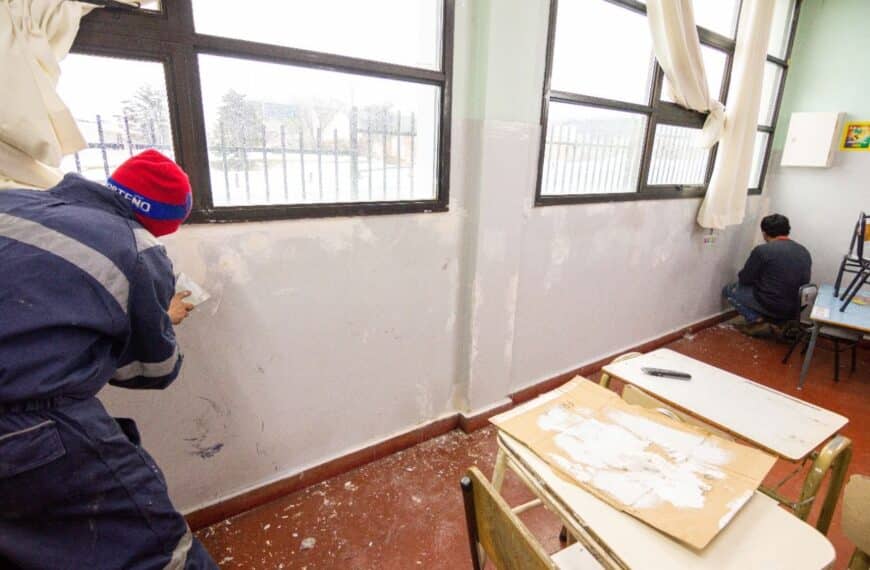 Continúan los trabajos de refacción y mantenimiento en edificios educativos de la provincia
