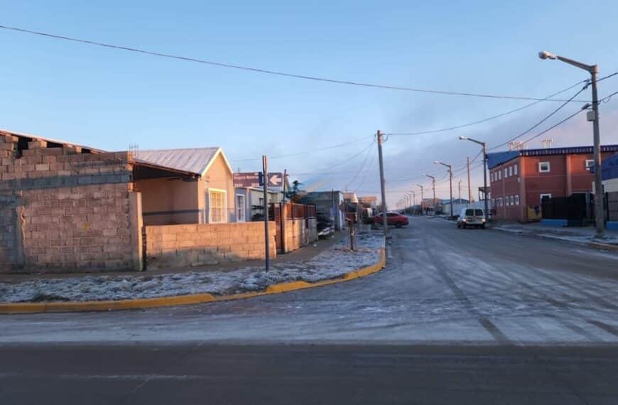 Denuncian fuerte olor a gas en el barrio Malvinas Argentinas ante maniobras de carga y descarga de garrafas en una vivienda particular