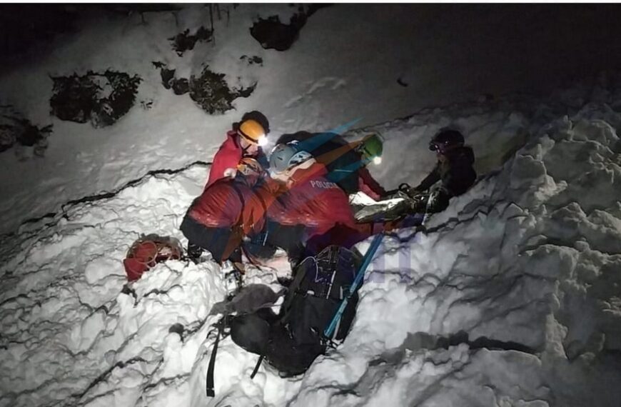 Otro milagroso rescate de un esquiador atrapado en una avalancha de nieve