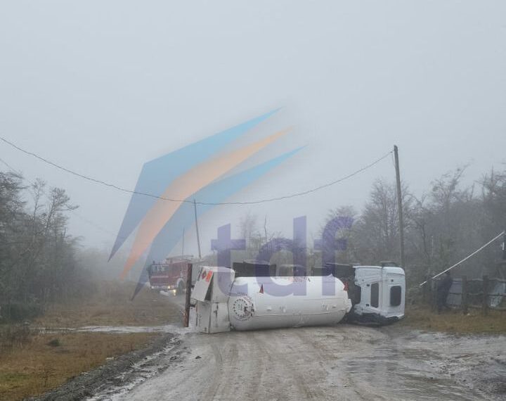 Volcó un camión cargado de gas en Tolhuin
