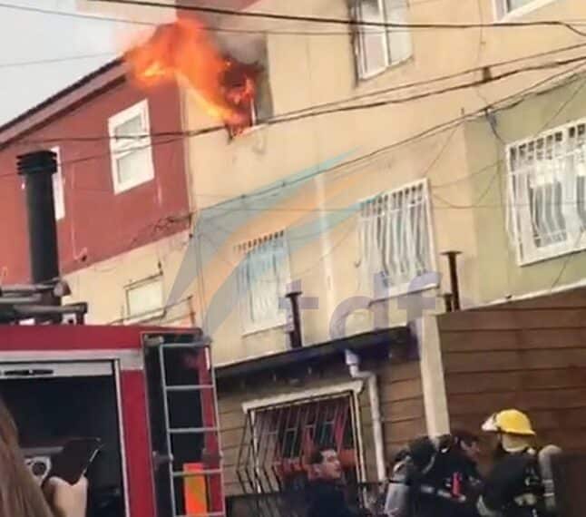 Rescataron a vecinos de un tercer piso ante el incendio de un departamento
