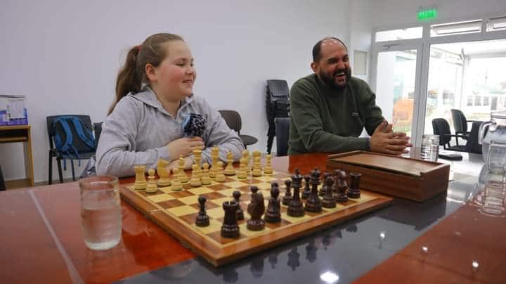 La Legislatura reconoció a Jazmín, la fueguina campeona Argentina de ajedrez