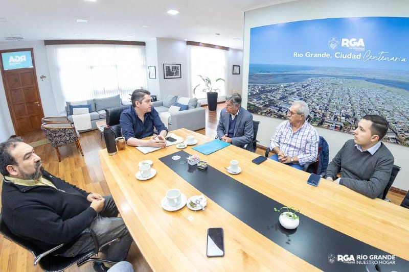 Reunión entre el Intendente y representantes de la Cámara de Comercio en Río Grande
