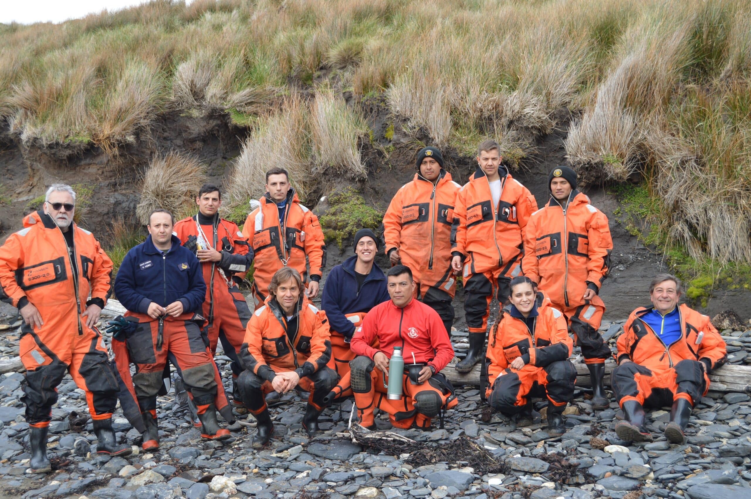 Sciurano al ARA Puerto Argentino desembarcando en Península
