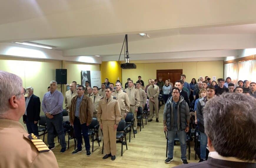 La Prefectura Ushuaia realizó el acto de egreso de alumnos de la Escuela de Formación y capacitación para el personal embarcado de la Marina Mercante