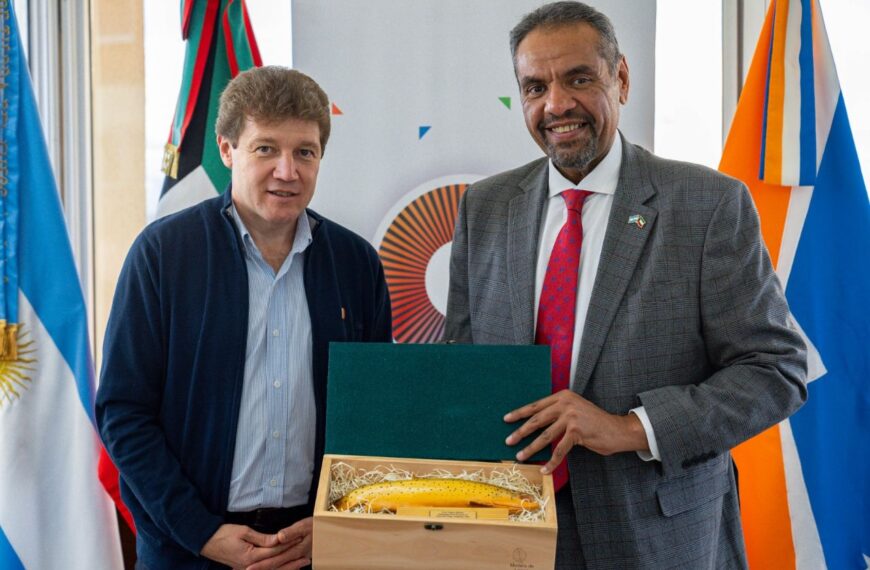 El Gobernador Melella recibió al Embajador del Estado de Kuwait en Argentina