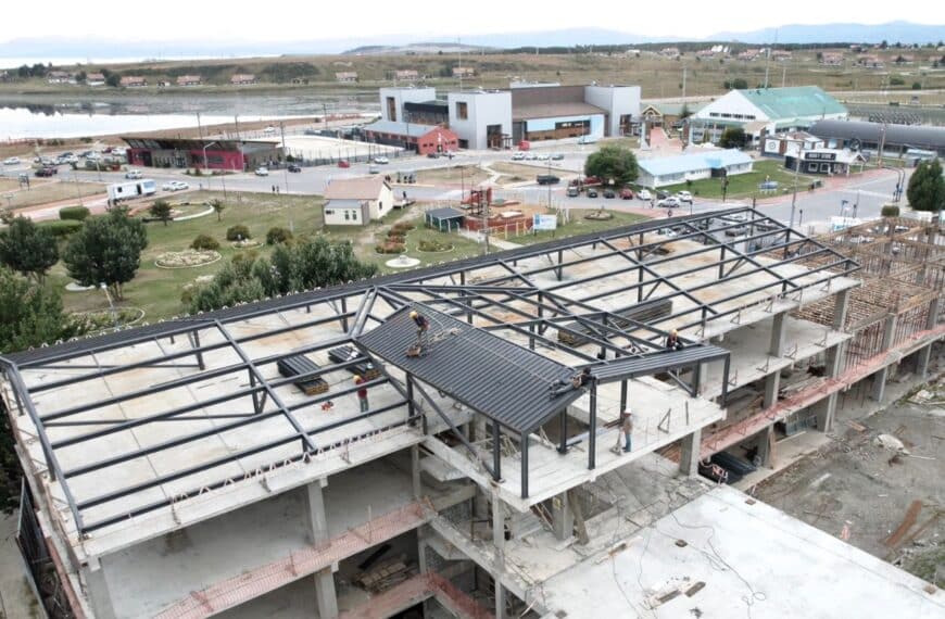 Empezó el techado de la obra de ampliación del Hospital Regional Ushuaia