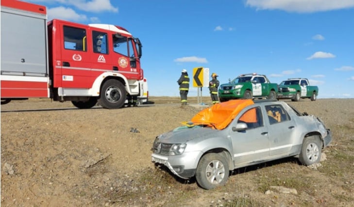Un fueguino falleció y otro resultó herido en un vuelco ocurrido en la ruta chilena