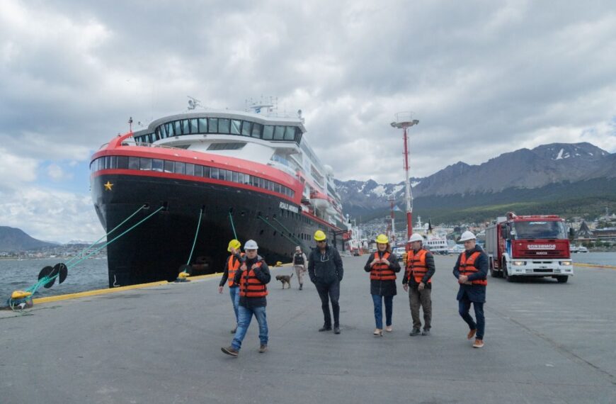 Urquiza recorrió la etapa final de obra de la ampliación del puerto de Ushuaia