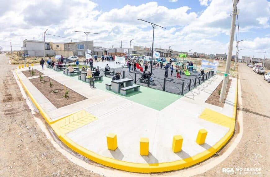 Se inauguró una nueva plaza en el Barrio Centenario