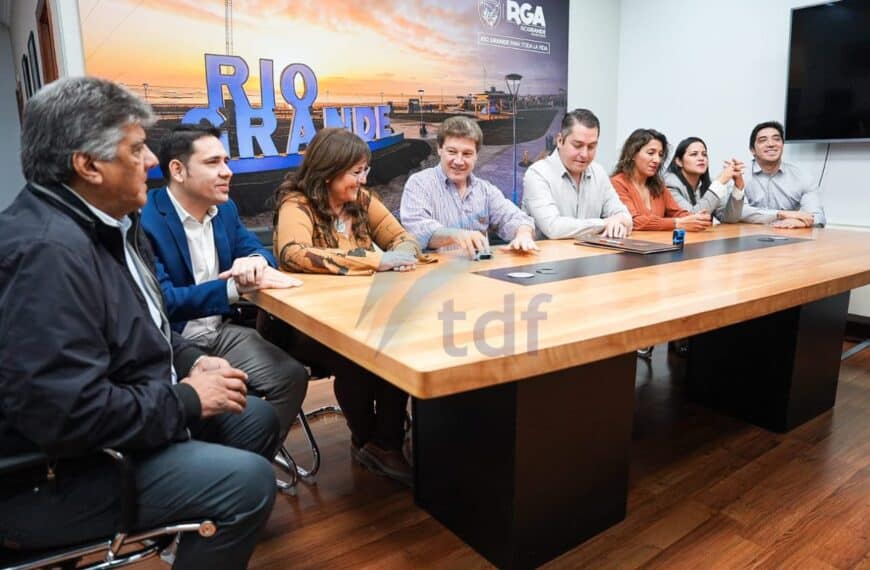 Gobierno y Municipio de Río Grande firmaron un convenio para la pavimentación en distintos barrios de la ciudad