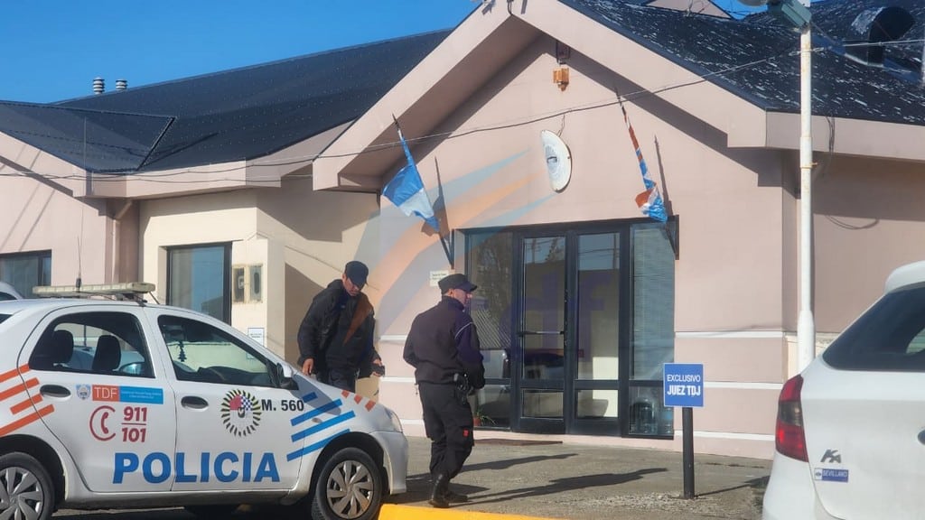 Procesaron y dejaron detenidos a los dos sujetos que asaltaron a otro en la vía pública para cobrar una deuda