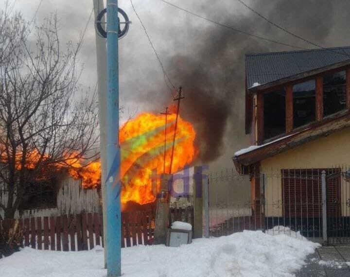 Bomberos sofocaron incendio en una vivienda de Ushuaia