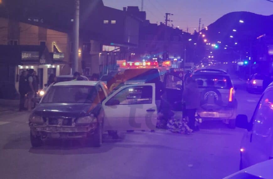Dos hermanitos sufrieron violento accidente sobre la calle Magallanes de Ushuaia