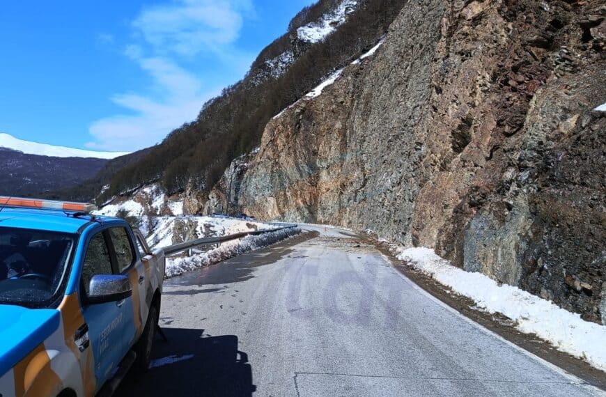 Corte en el paso Garibaldi por desprendimiento de rocas desde la montaña