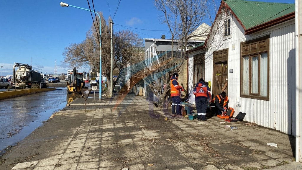 Sigue el operativo dispuesto sobre calle Guemes ante la nueva pleamar prevista para esta mañana