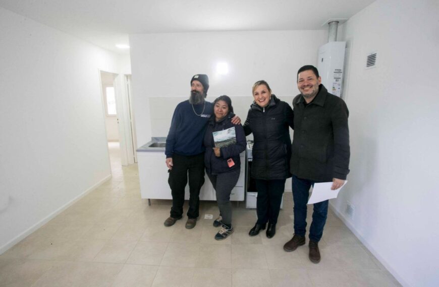 El Municipio de Ushuaia entregó viviendas a vecinos del KyD