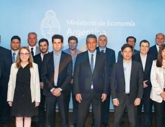 Massa comprometió una compensación a las provincias de 230mil millones para garantizar sueldos y aguinaldo