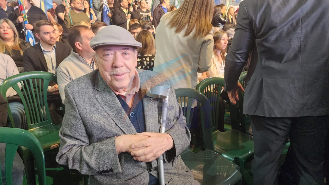 A sus 83 años, “Chiquito” Martínez se hizo presente en el acto de asunción de los nuevos concejales