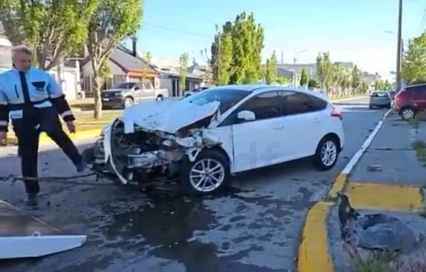 Dos conductores con alcoholemia positiva protagonizaron un violento choque en el centro de la ciudad