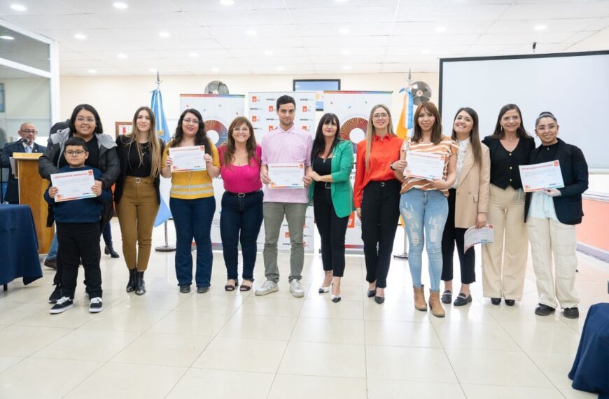 El Gobierno realizó la entrega de certificados de formación laboral