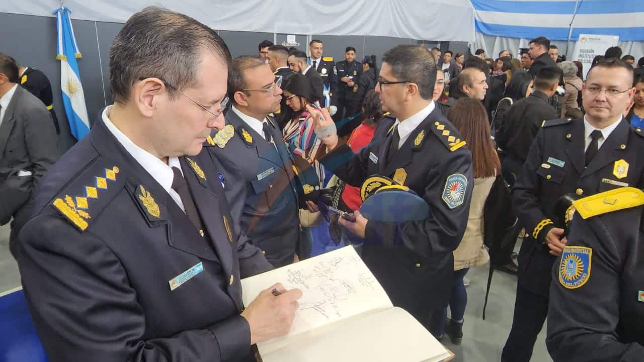 Rolón Acto Policías de Egresados