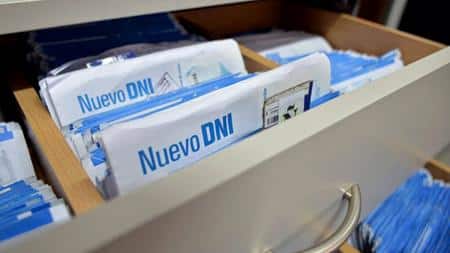 El Renaper lanzó el nuevo DNI electrónico con chip y código QR